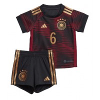 Camiseta Alemania Joshua Kimmich #6 Segunda Equipación Replica Mundial 2022 para niños mangas cortas (+ Pantalones cortos)